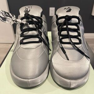 Off-White Womens Bump Sneaker Size 9 USA - 39 EUR
